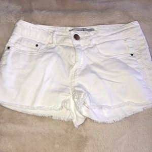 white zara shorts